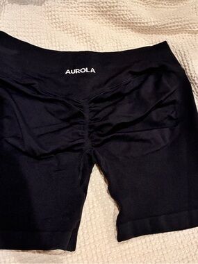 Aurola Black High-Rise Scrunch-Back Bike Shorts